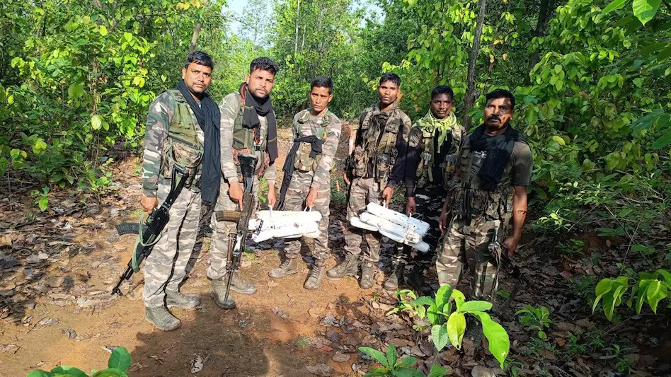 झारखंड-ओडिशा बॉर्डर पर नक्सल ऑपरेशन में बड़ा खुलासा, जमीन के नीचे छिपा था विस्फोटक जखीरा