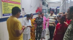 गढ़वा: एसडीएम ने सदर अस्पताल का औचक निरीक्षण किया, रोस्टर अपडेट नहीं मिलने पर जताई नाराज़गी